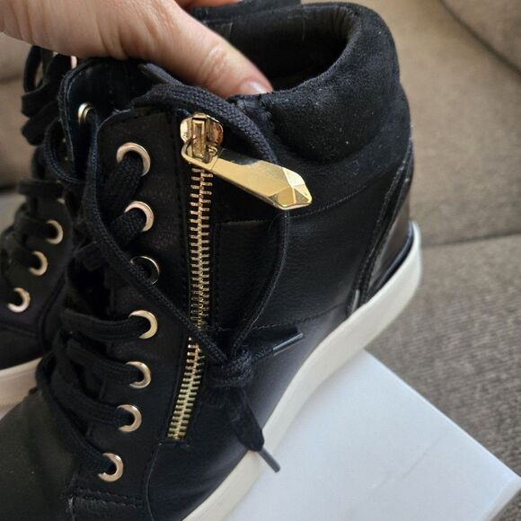 Aldo Ailanna Women's Hidden Wedge Black 6.5 Ancle Snickers Casual Zip Gold - Picture 3 of 6